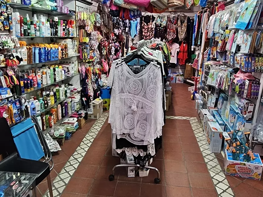 locale commerciale in vendita ad Alassio