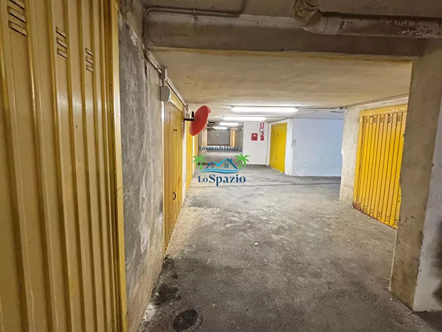 Immagine 5 di Garage in vendita  in via aurelia 68 a Andora