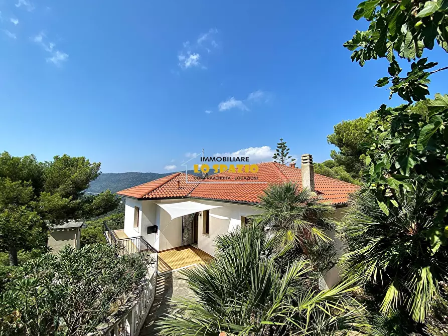 Immagine 25 di Villa in vendita  in via soprana 21 a Andora