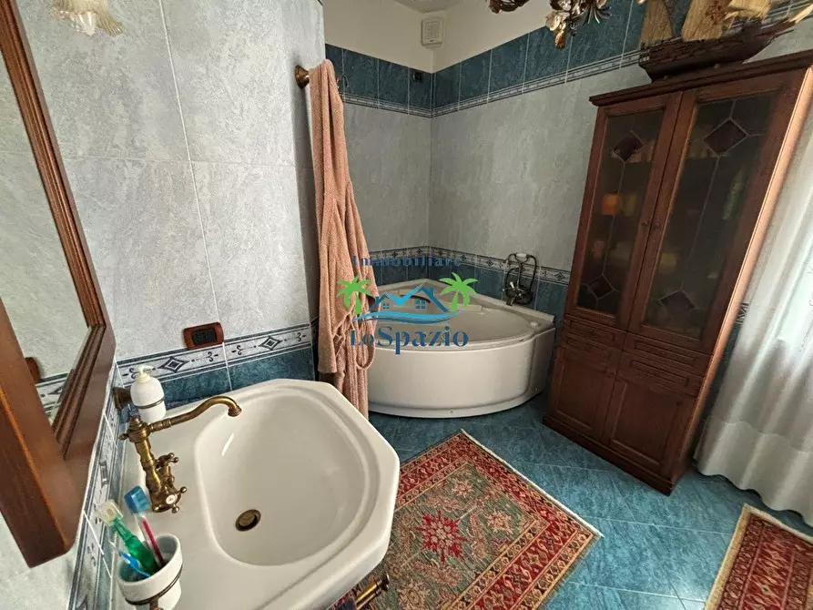 Immagine 10 di Trilocale in vendita  in via clavesana a Andora