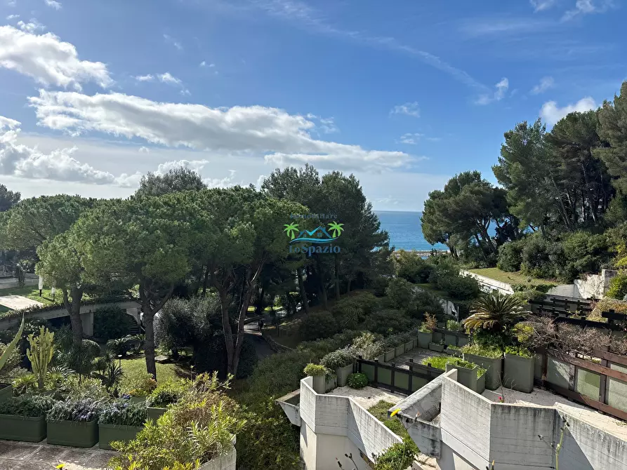 Immagine 22 di Bilocale in vendita  in Via Aurelia 48 a Andora