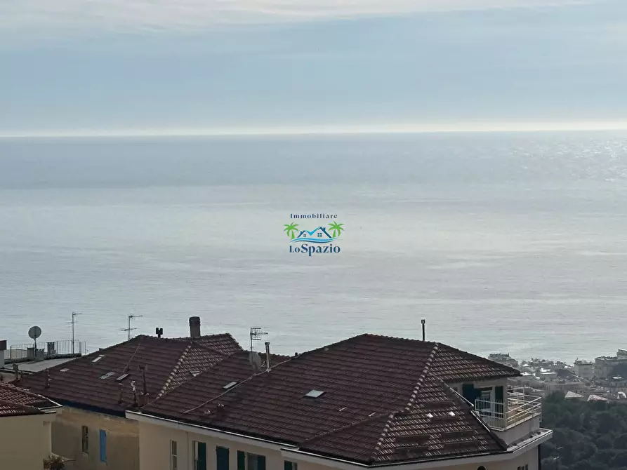 Immagine 1 di Trilocale in vendita  in Via Vincenzo Pelle 8 a Alassio