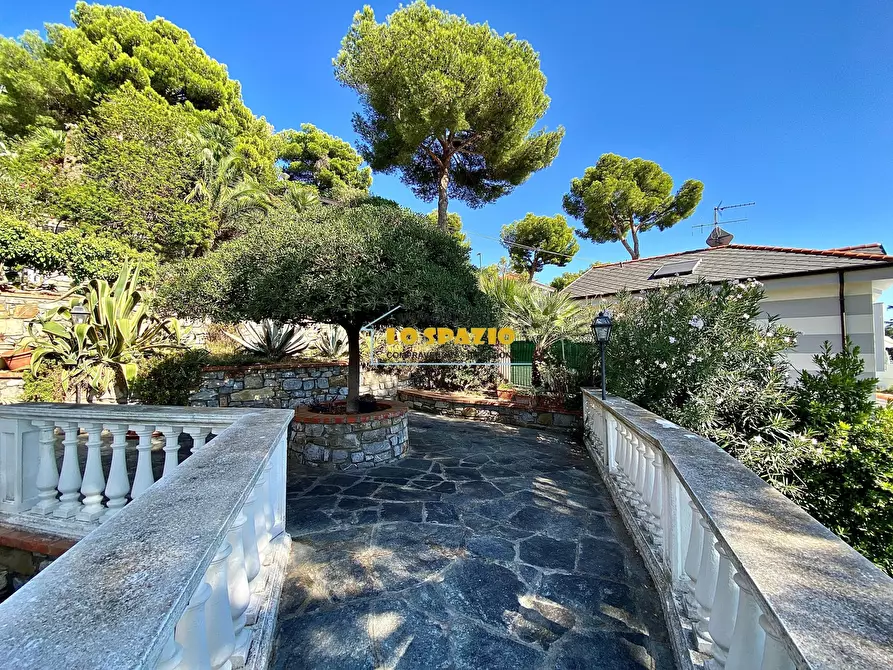 Immagine 29 di Villa in vendita  in via soprana 21 a Andora