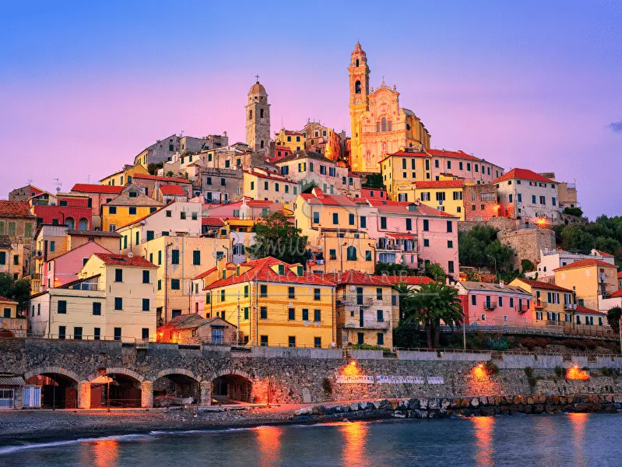 Immagine 1 di Trilocale in vendita  a Pietra Ligure