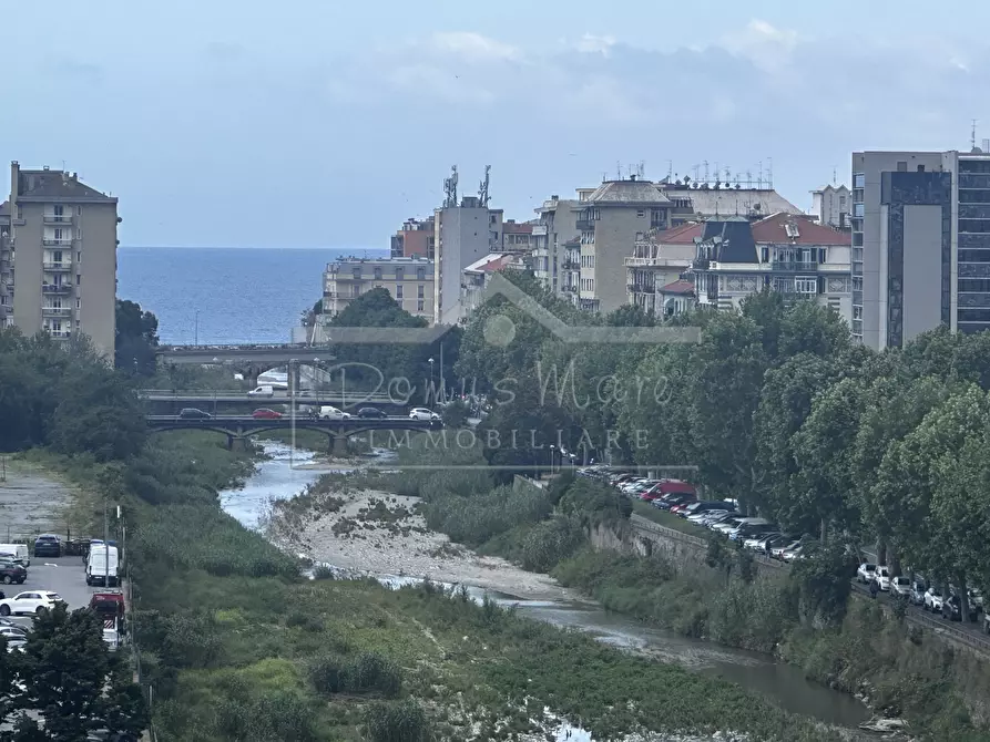 Immagine 1 di Quadrilocale in vendita  in Via delle Trincee 12 a Savona