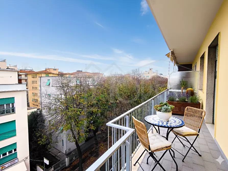 Immagine 11 di Pentalocale in vendita  in Viale Mameli a Livorno