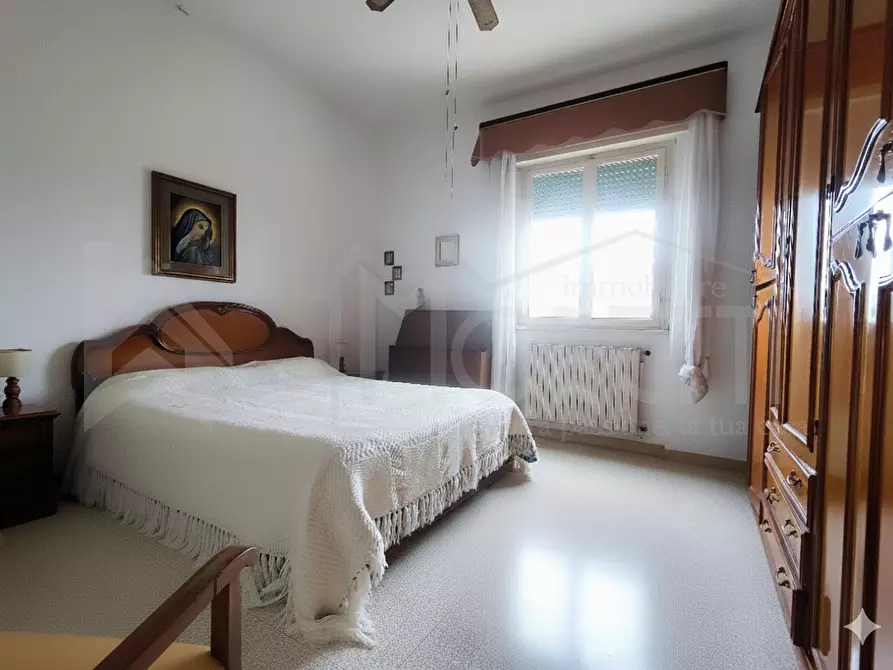 Immagine 14 di Pentalocale in vendita  in Viale Mameli a Livorno