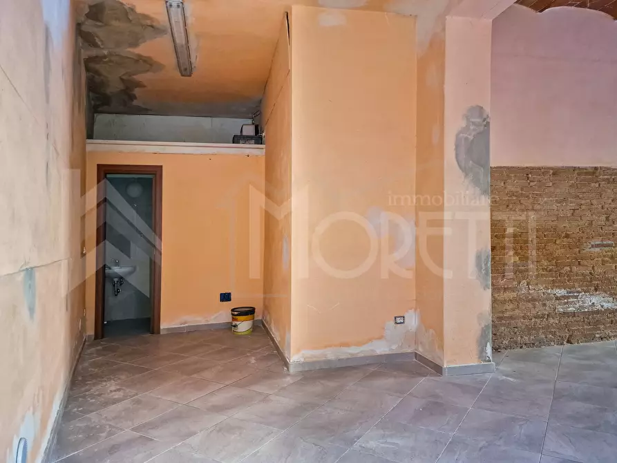 Immagine 10 di Locale commerciale in affitto  in Via Roma a Collesalvetti