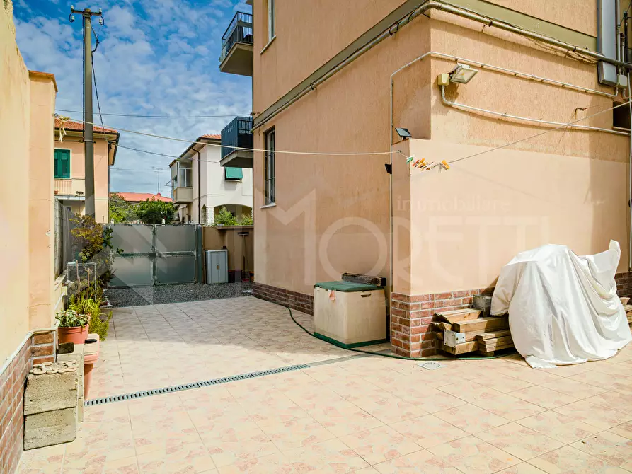 Immagine 2 di Pentalocale in vendita  in Via dell'Alloro a Livorno