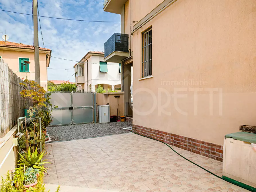 Immagine 1 di Pentalocale in vendita  in Via dell'Alloro a Livorno