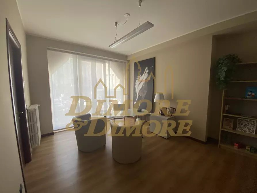 Immagine 21 di Ufficio in vendita  a Varese