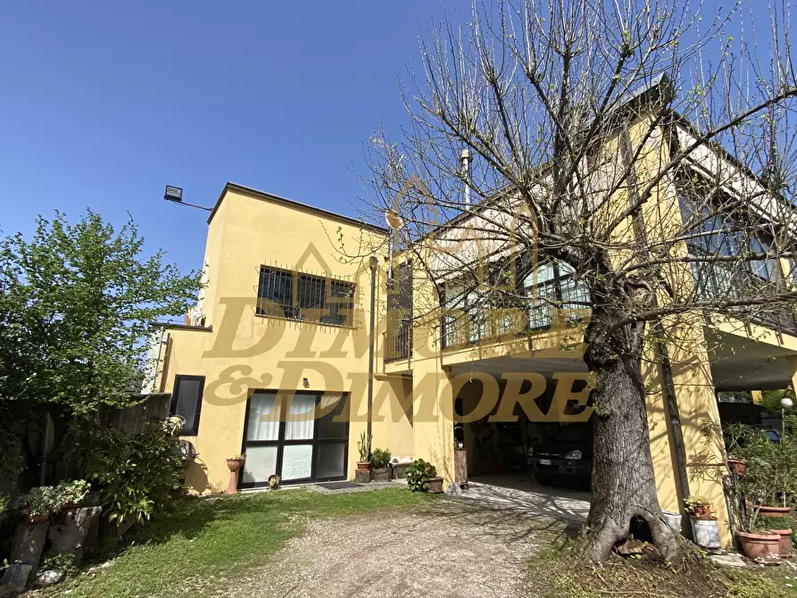 Immagine 4 di Showroom in vendita  a Castelletto Sopra Ticino