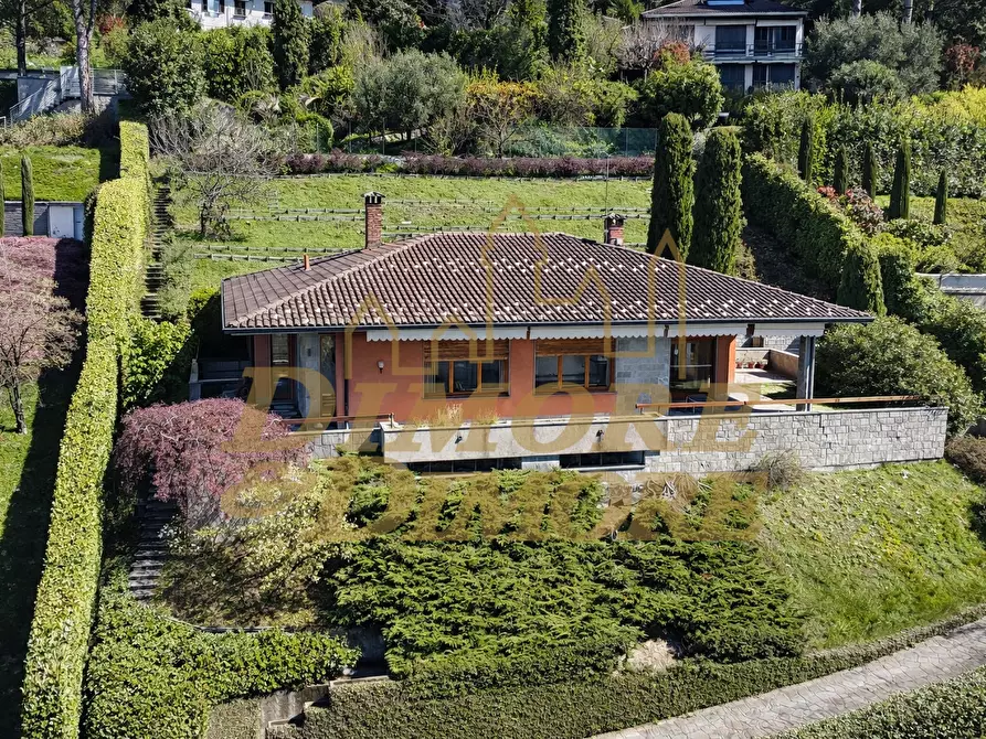 Immagine 1 di Villa in vendita  in Via Ludovico Ariosto 18 a Varese