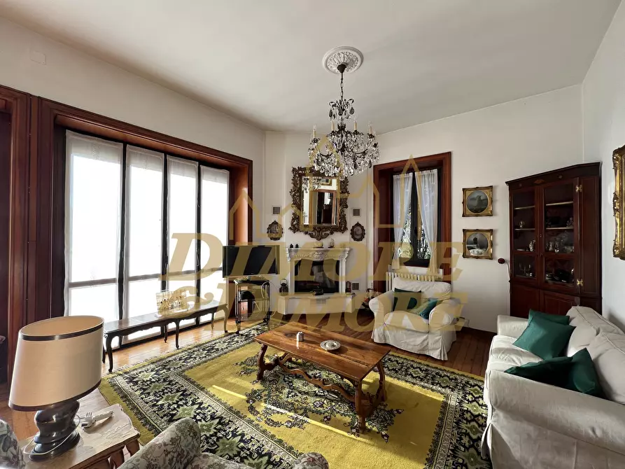 Immagine 10 di Villa in vendita  in Viale Garibaldi 68 a Maccagno Con Pino E Veddasca