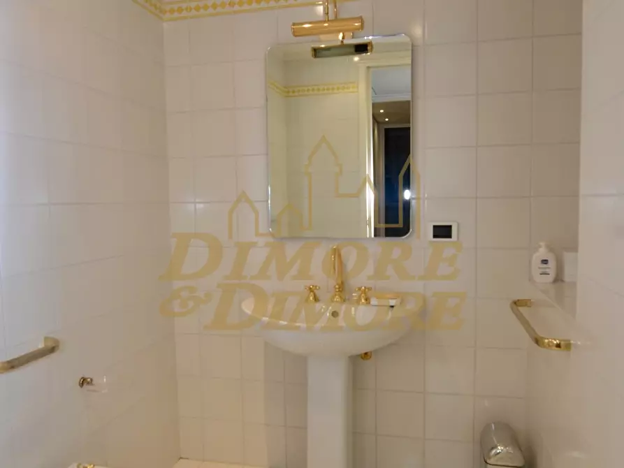 Immagine 40 di Villa in vendita  a Ranco