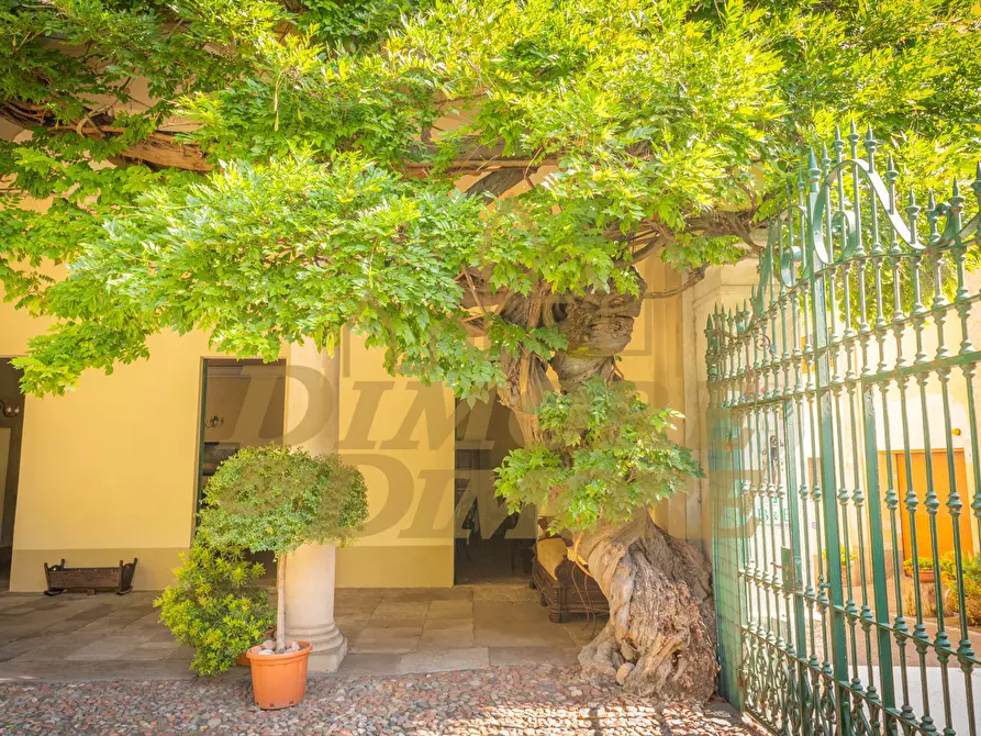 Immagine 27 di Villa in vendita  a Varese