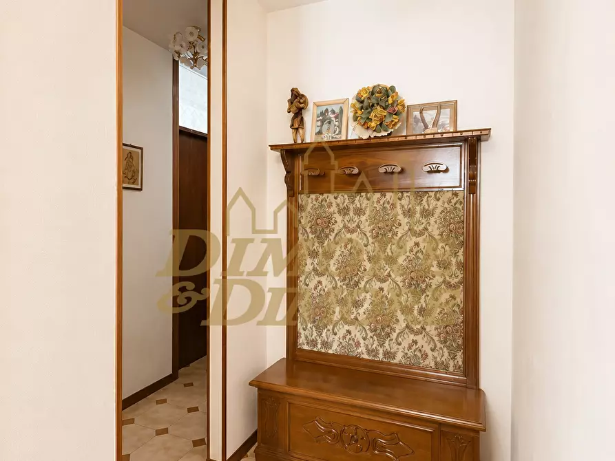 Immagine 12 di Appartamento in vendita  in Viale Garibaldi 19 a Maccagno Con Pino E Veddasca