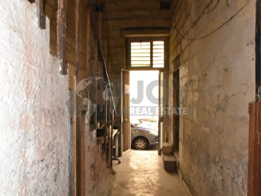 Immagine 39 di Palazzo in vendita  in Via Gorizia 35 a Lecce