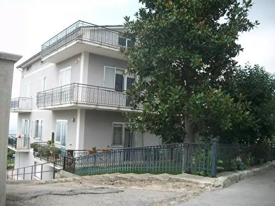 Immagine 27 di Trilocale in vendita  in VIA DEI MARSI a Castel Frentano