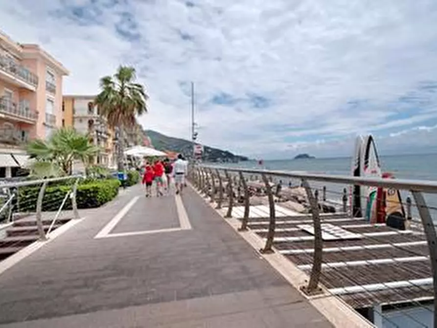 Immagine 23 di Trilocale in affitto  in Via Roma a Alassio