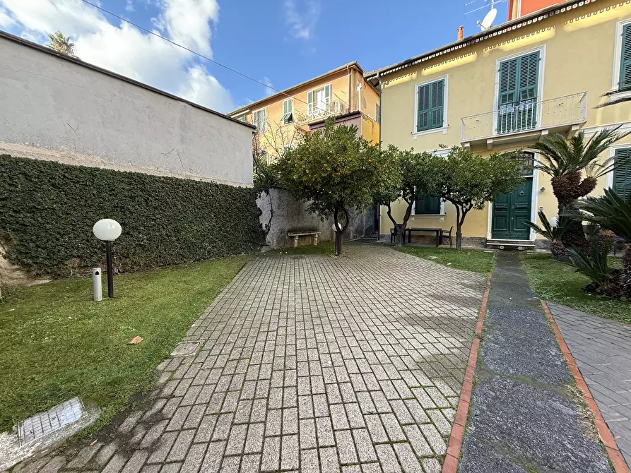 Immagine 1 di Porzione di casa in affitto  in Corso Dante Alighieri 216 a Alassio