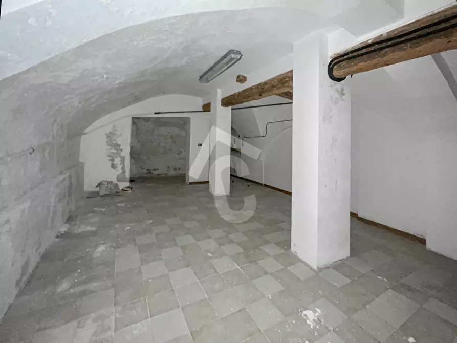 Immagine 9 di Locale commerciale in vendita  a Jesi