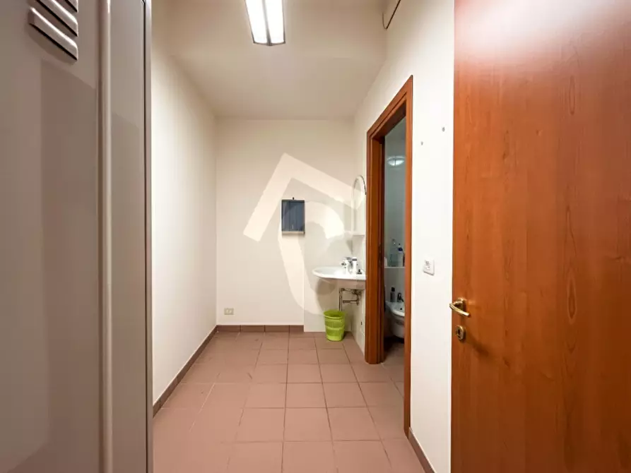 Immagine 7 di Laboratorio in vendita  a Chiaravalle