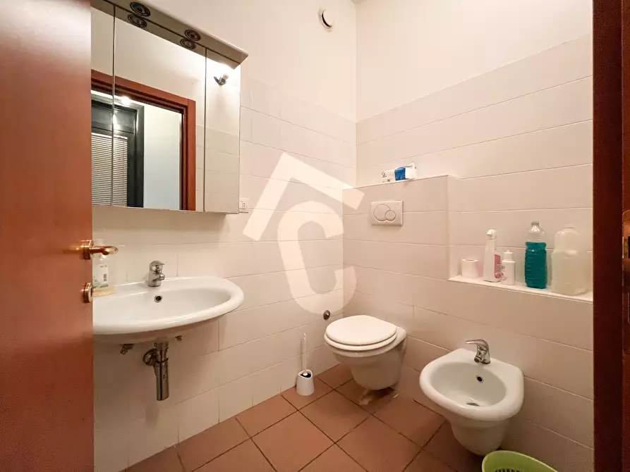 Immagine 8 di Laboratorio in vendita  a Chiaravalle