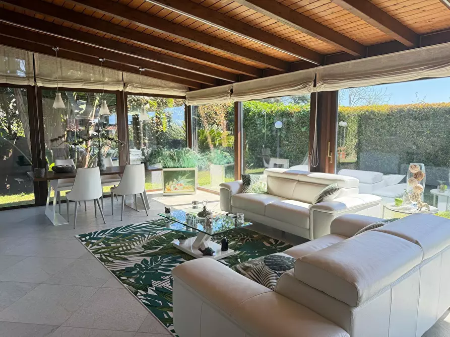 Immagine 12 di Villa in vendita  a Sant'agata Li Battiati