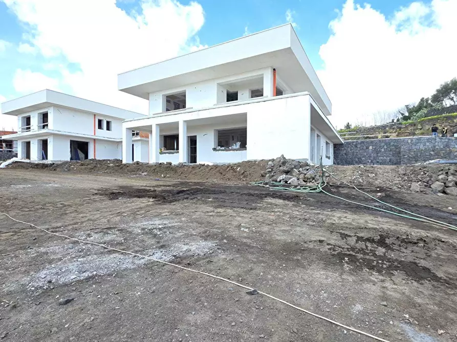 Immagine 3 di Villa in vendita  a Sant'agata Li Battiati