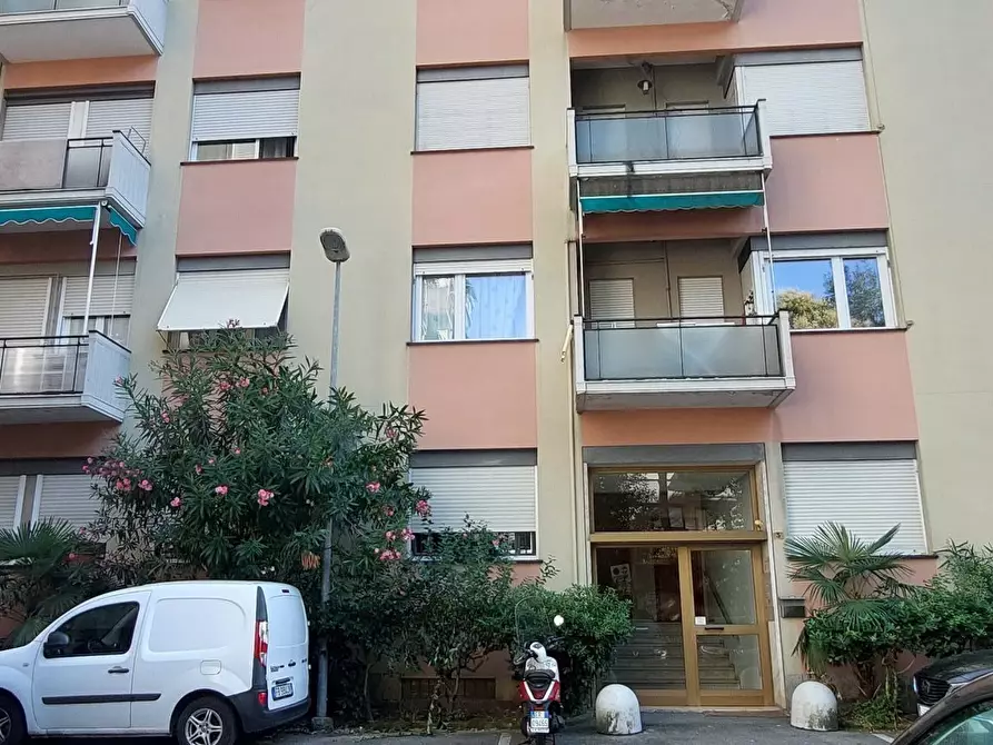 Immagine 31 di Bilocale in vendita  in Via Fratelli Bandiera 3 a Rapallo