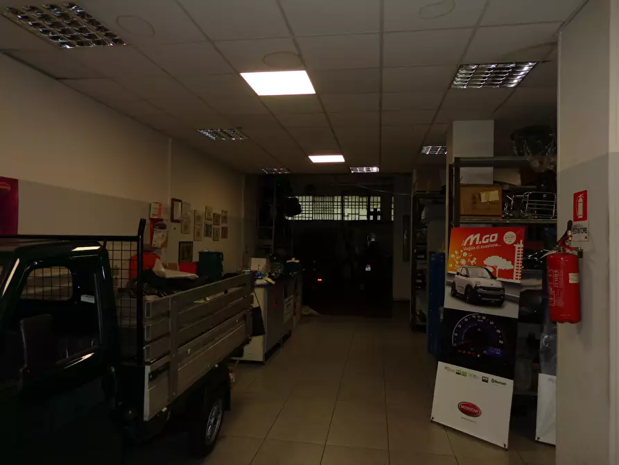 Immagine 6 di Locale commerciale in vendita  in Via Tullio Molteni 7R 9R a Genova