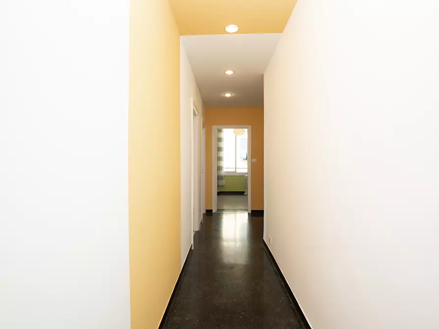 Immagine 11 di Ufficio in vendita  in Via Fieschi a Genova