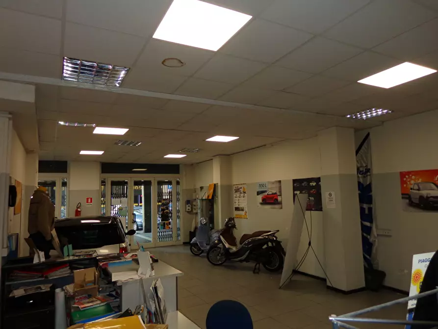 Immagine 11 di Locale commerciale in vendita  in Via Tullio Molteni 7R 9R a Genova