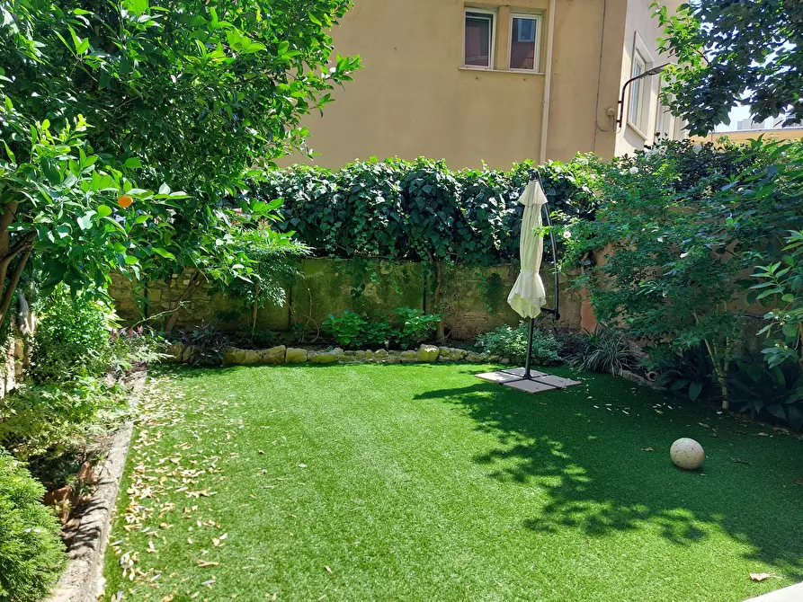 Immagine 1 di Trilocale in vendita  in Corso Magenta a Genova