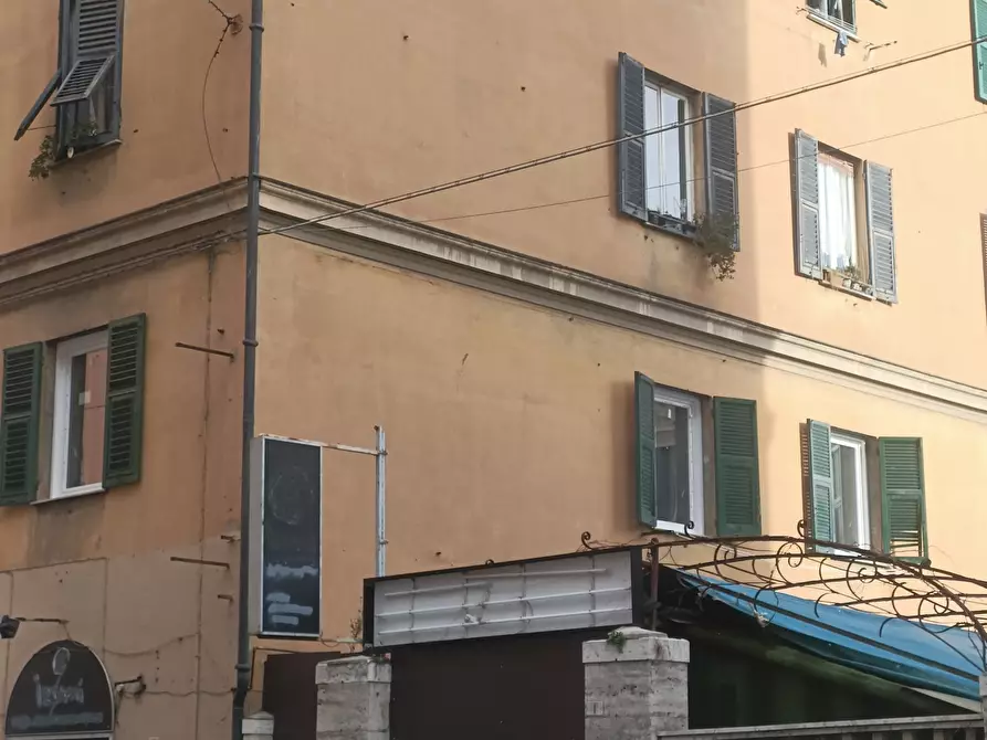 Immagine 3 di Locale commerciale in affitto  a Genova