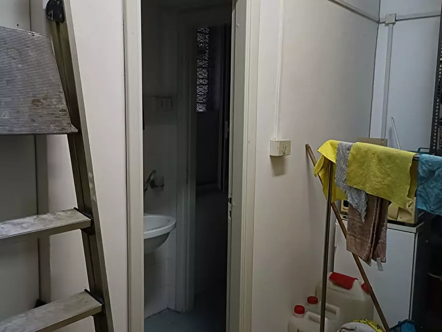 Immagine 20 di Locale commerciale in vendita  in Via dei Platani 35 R a Genova