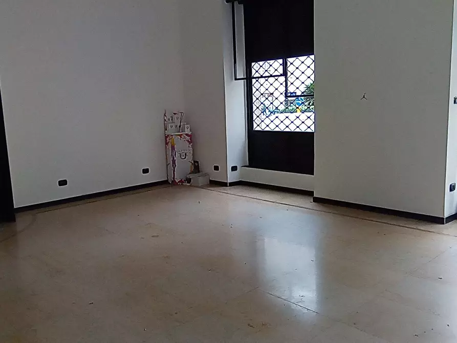 Immagine 8 di Locale commerciale in affitto  in Piazza della Nunziata 21 R a Genova