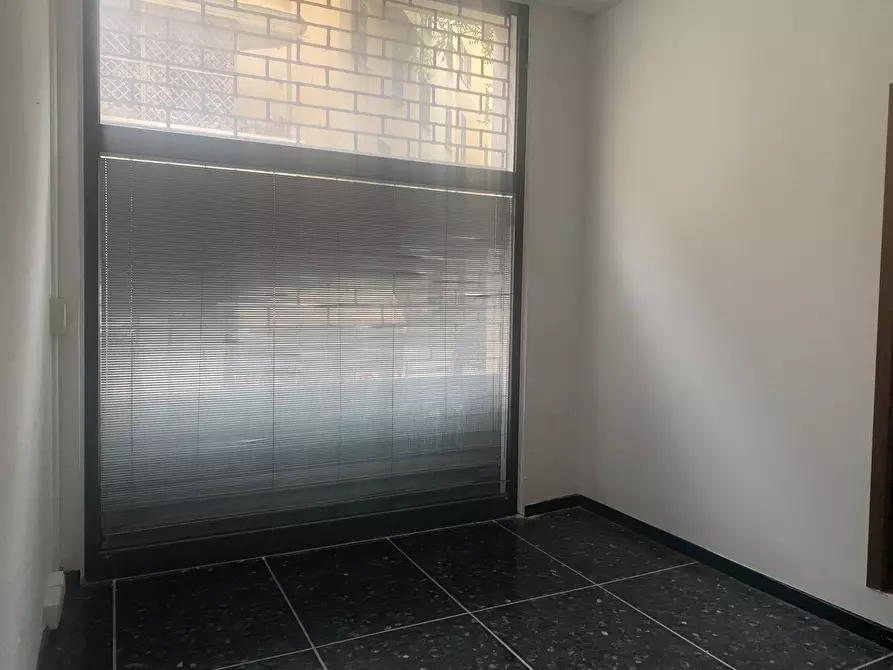 Immagine 8 di Locale commerciale in affitto  a Genova