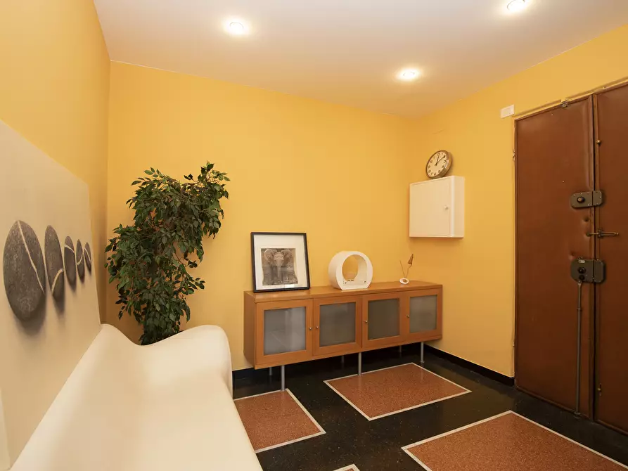 Immagine 1 di Ufficio in vendita  in Via Fieschi a Genova