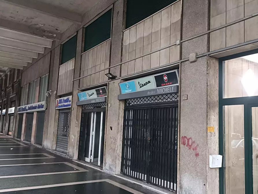 Immagine 32 di Locale commerciale in vendita  in Via Tullio Molteni 7R 9R a Genova