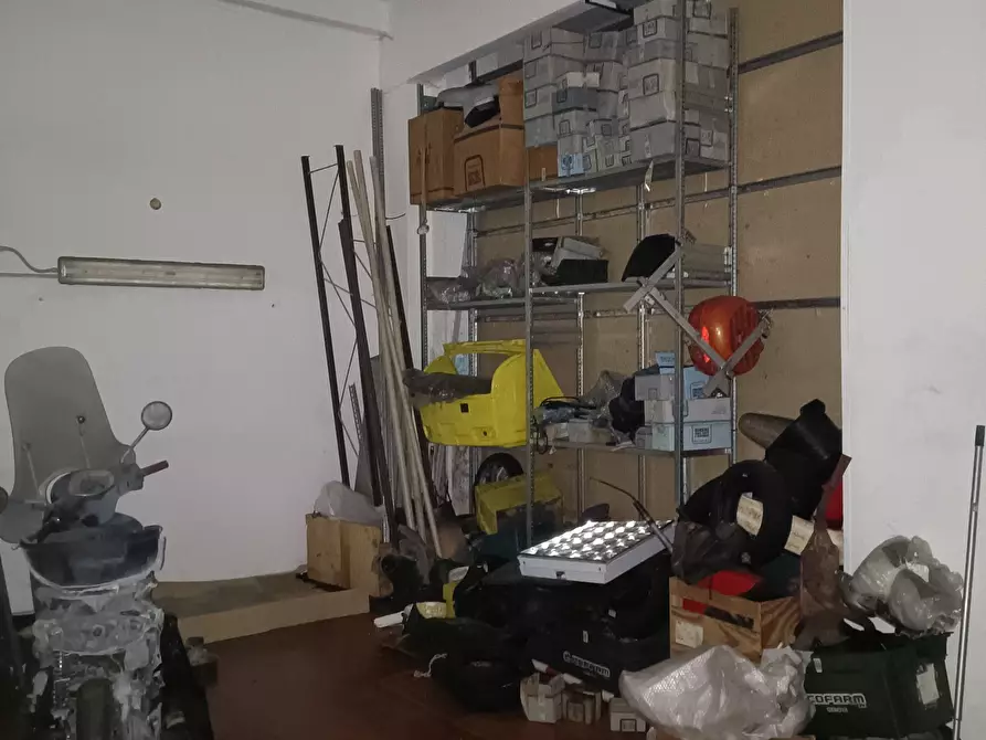 Immagine 22 di Locale commerciale in vendita  in Via Tullio Molteni 7R 9R a Genova