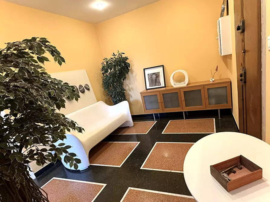Immagine 6 di Pentalocale in vendita  in Via Fieschi a Genova