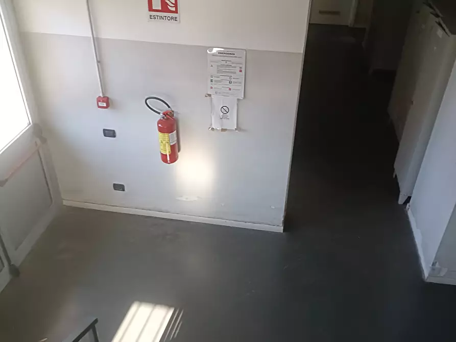 Immagine 21 di Attività artigianale in affitto  in Via Giuseppe Ungaretti 10 a Genova