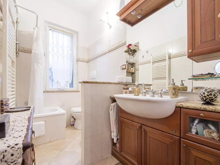 Immagine 11 di Appartamento in vendita  in Via Montenero a Genova