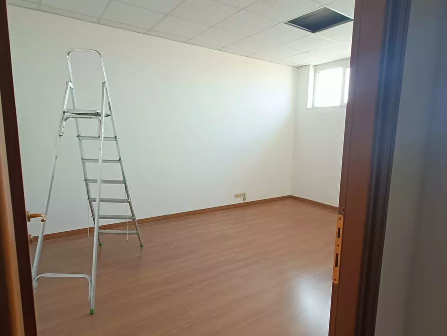 Immagine 36 di Ufficio in affitto  in Via Giuseppe Ungaretti 10 a Genova