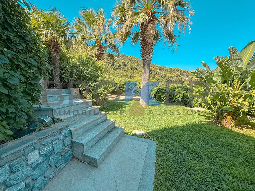 Immagine 38 di Villa in vendita  in Strada Panoramica San Bernardo 116-118 a Alassio