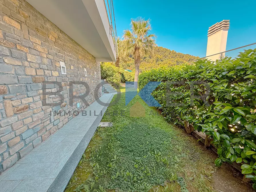 Immagine 37 di Villa in vendita  in Strada Panoramica San Bernardo 116-118 a Alassio