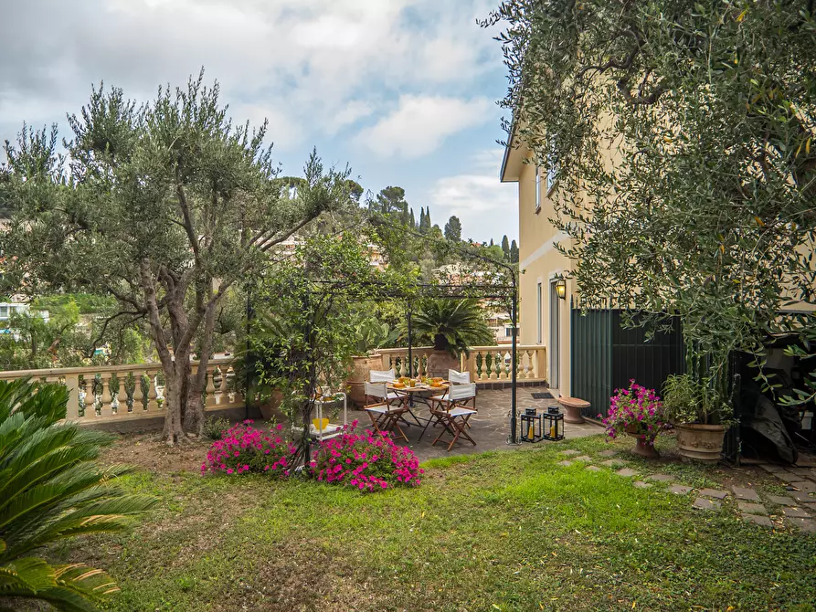 Immagine 17 di Trilocale in vendita  in Via tetti rossi a Alassio