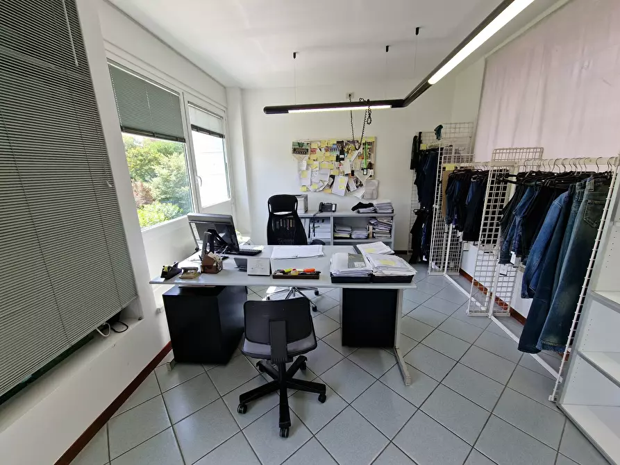 Immagine 17 di Ufficio in vendita  in Via del Macello 31F a Perugia